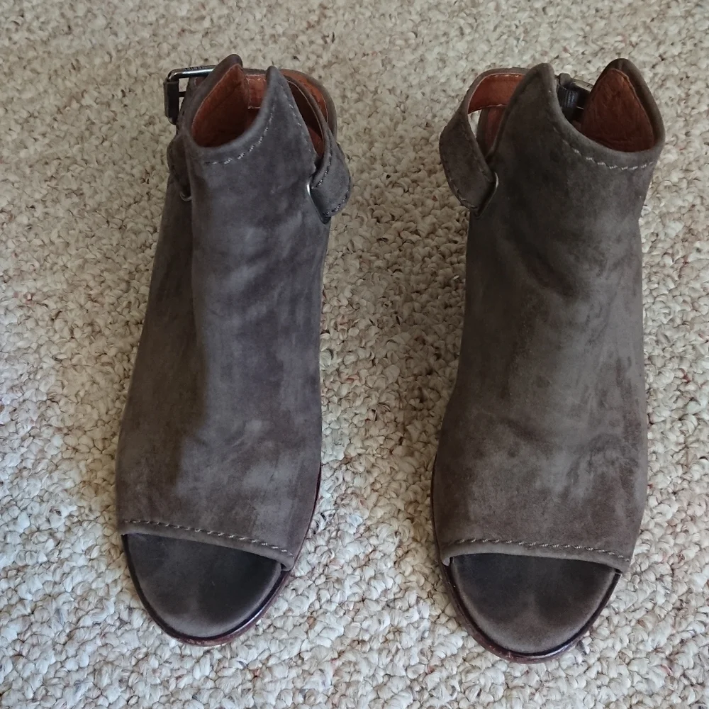 FRYE Dani Shield Sling Peep Toe Khaki Suede heels size 8.5